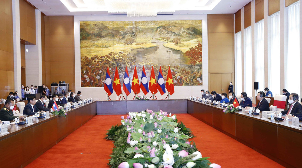 Chủ tịch Quốc hội Vương Đình Huệ hội kiến Tổng Bí thư Ban Chấp hành Trung ương Đảng Nhân dân Cách mạng Lào, Chủ tịch nước Cộng hòa Dân chủ Nhân dân Lào Thongloun Sisoulith thăm hữu nghị chính thức Việt Nam (28/6/2021). (Ảnh: Doãn Tấn/TTXVN)