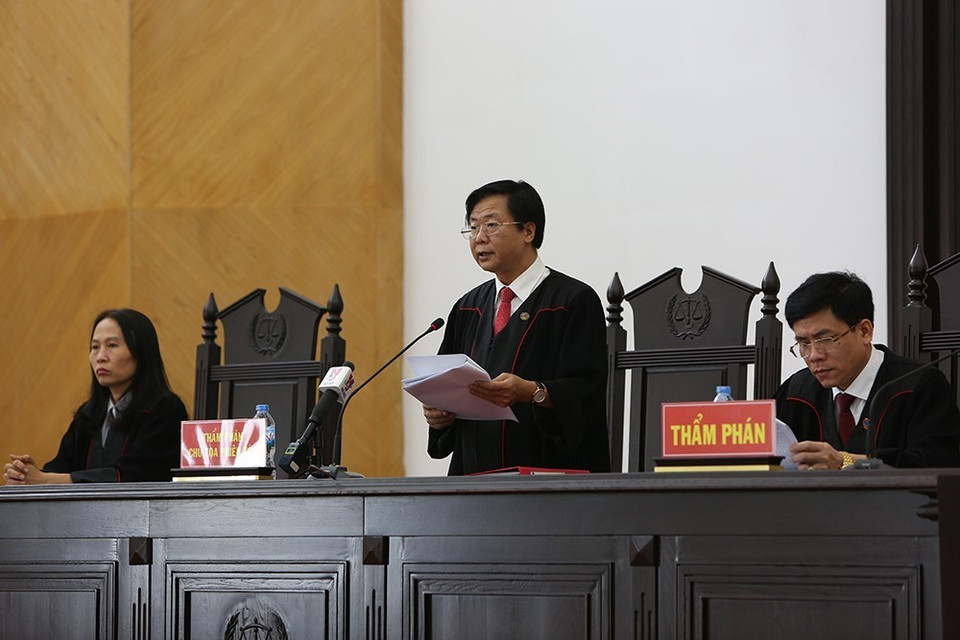  Hội đồng xét xử tuyên án phúc thẩm đối với các bị cáo. (Ảnh: Dương Giang/TTXVN)