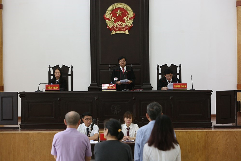 Hội đồng xét xử tuyên án phúc thẩm đối với các bị cáo. (Ảnh: Dương Giang/TTXVN)