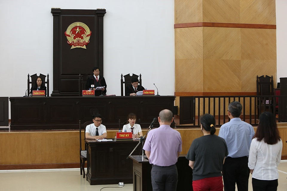 Hội đồng xét xử tuyên án phúc thẩm đối với các bị cáo. (Ảnh: Dương Giang/TTXVN)