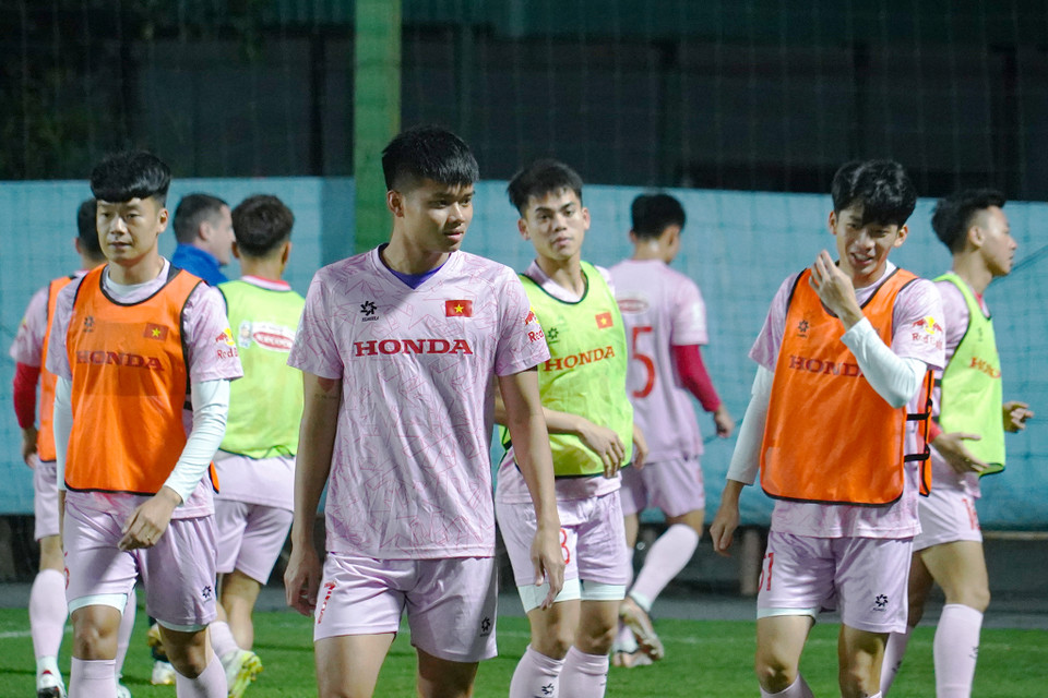 Tối 15/3, Đội tuyển Việt Nam có buổi tập vào khung giờ 20 giờ 30 - khung giờ sẽ diễn ra trận quyết đấu với đối thủ Indonesia tại sân Gelora Bung Karno vào ngày 21/3 tới. (Ảnh: Việt Anh/Vietnam+)