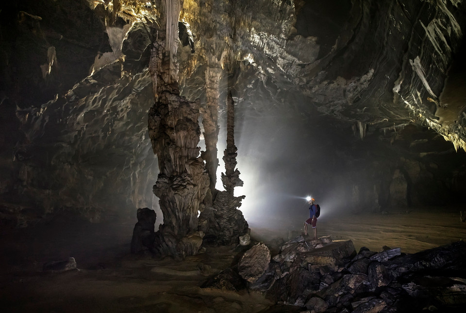 Tác phẩm Giải Ba 'Thạch nhũ hang Tiên' (Lê Đức Đạt).