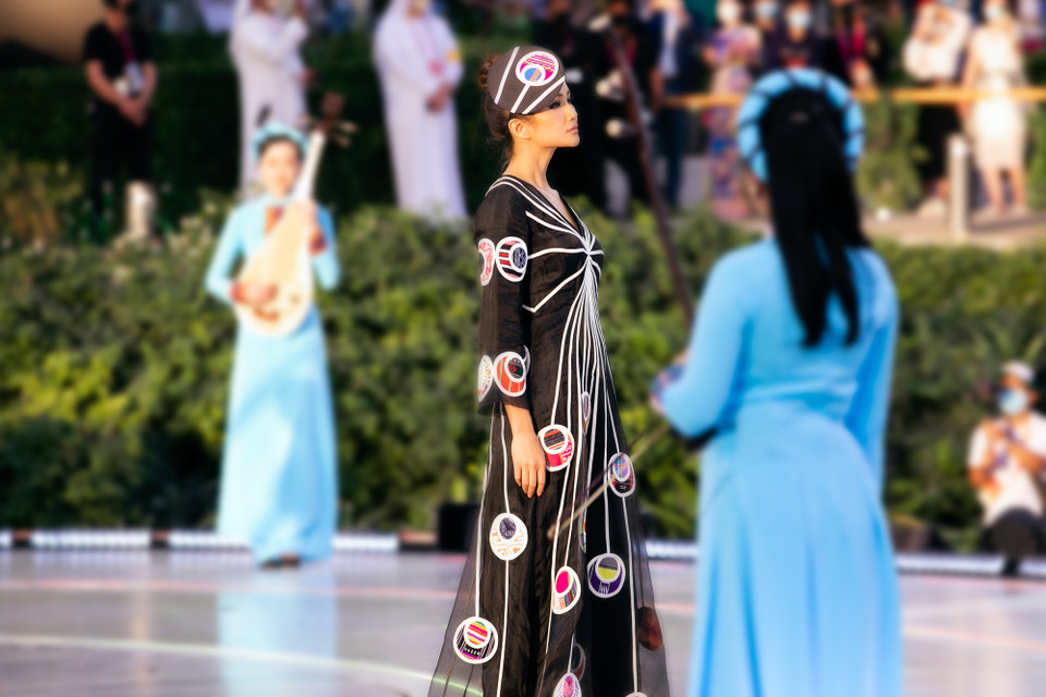 Xuất hiện trong vai trò vedette bộ sưu tập ‘Mosaics of Vietnam,’ Hoa hậu H’Hen Niê (Top 5 Miss Universe 2018) xuất hiện với thần thái cùng vóc dáng nổi bật. (Ảnh: CTV/Vietnam+)