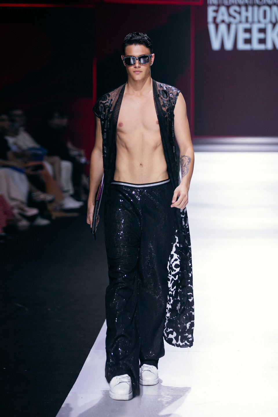 Nhà thiết kế Maria Giovanna Costa đã xây dựng và phát triển thương hiệu thời trang của riêng mình tại Italy bằng sự sáng tạo và niềm đam mê mãnh liệt. Không chỉ là nhà thiết kế thời trang chuyên nghiệp, cô còn là nhà thiết kế nội thất, một kỹ sư tài năng. (Ảnh: CTV/Vietnam+)