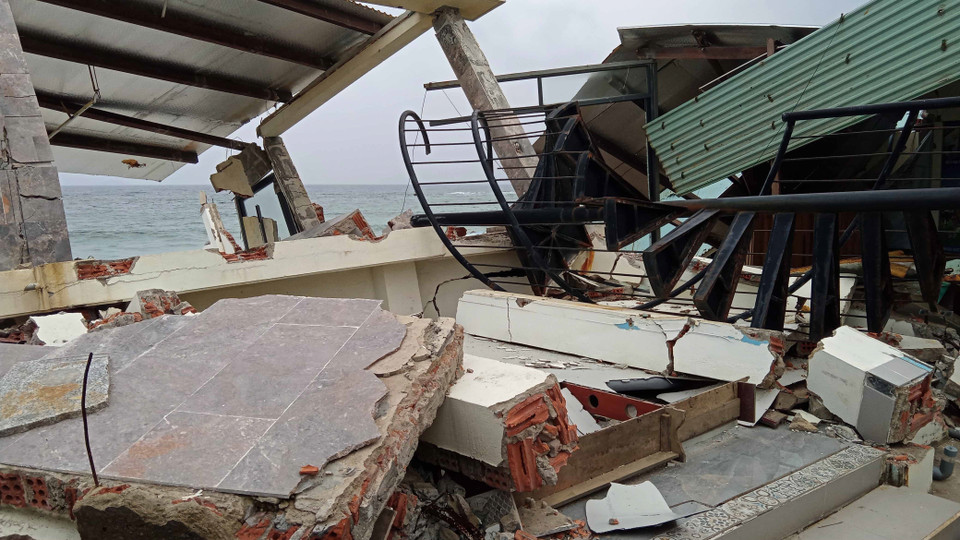 Nhiều nhà ở của người dân phường Cẩm An, thành phố Hội An bị sóng biển đánh sập. (Ảnh: Đoàn Hữu Trung/TTXVN)