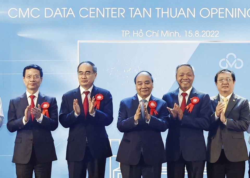 Chủ tịch nước Nguyễn Xuân Phúc tại Lễ khai trương Trung tâm dữ liệu CMC Tân Thuận. (Ảnh: Thống Nhất/TTXVN)