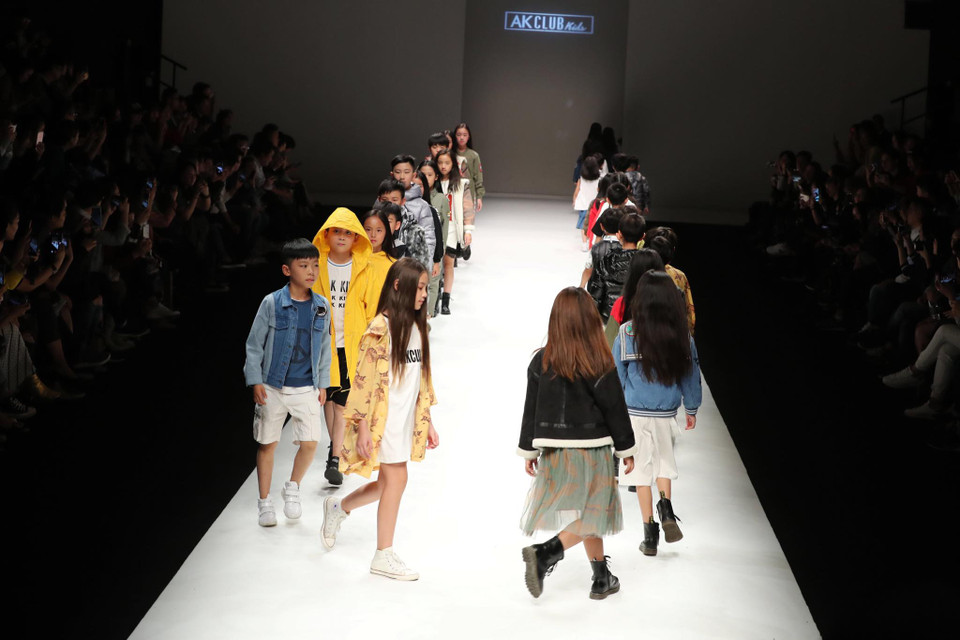 Là một trong những tuần lễ thời trang đẳng cấp, đây là sàn diễn trong mơ của các người mẫu chuyên nghiệp, và là bước đệm vươn đến London, Milan, New York của nhiều người mẫu danh tiếng. (Ảnh: Đại Ngô)