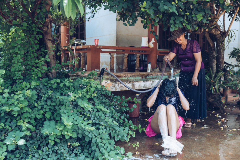 Nhân Ngày của Mẹ (12/05), Hoa hậu H’Hen Niê quyết định công bố bộ ảnh chụp cùng mẹ mà cô đã cất công 'để dành.' (Ảnh: Thiên An/Vietnam+)