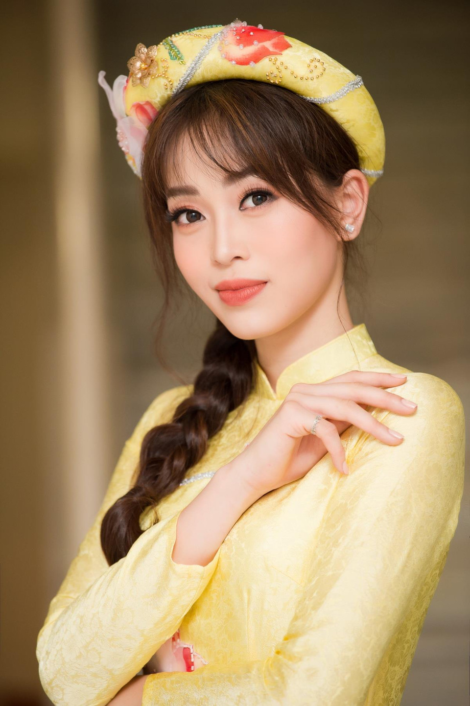 Theo nhà thiết kế Ngọc Hân, Á hậu Phương Nga trong đêm diễn chính là đại diện cho vẻ đẹp tinh khôi, không cầu kỳ mà vẫn giữ trọn được nét thanh lịch của người con gái Việt giữa nhịp sống hiện đại, ồn ào đúng như thông điệp mà cô muốn truyền tải từ bộ sưu tập. (Ảnh: Vũ Vũ/Vietnam+)