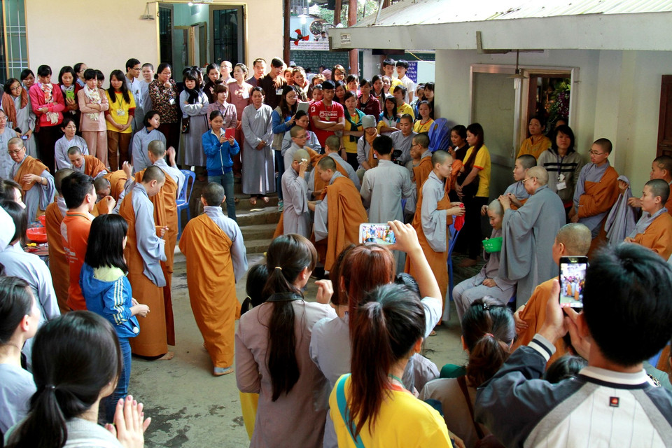 Quang cảnh mang đến nhiều cảm xúc cạnh nhà Thờ Tổ. (Ảnh: Xuân Mai/Vietnam+)