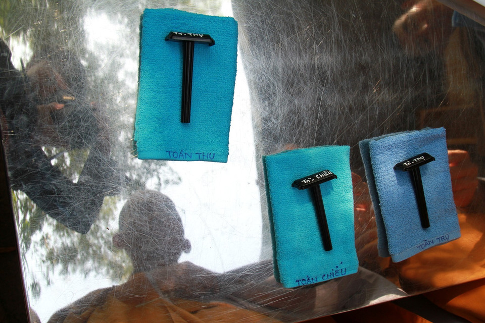 Trong Phật giáo, đây không phải cuộc chia ly mà là hạnh phúc 'Con ra đi là cha mẹ còn có chúng con mãi mãi. (Ảnh: Xuân Mai/Vietnam+)