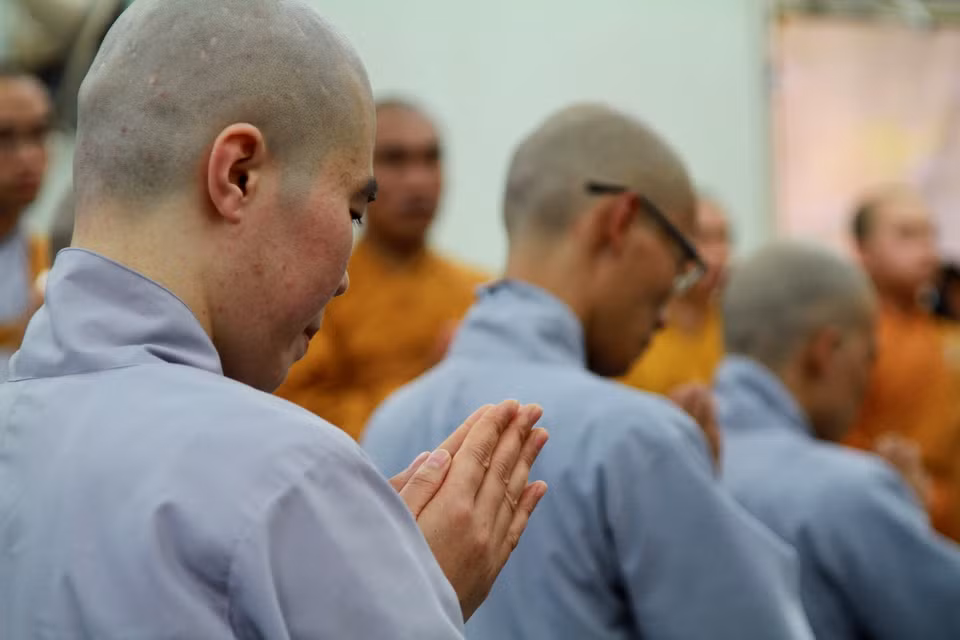 Kể từ hôm nay, các vị đã bắt đầu gia nhập vào đoàn thể người xuất gia với một đời sống, bổn phận và trách nhiệm mới. (Ảnh: Xuân Mai/Vietnam+)