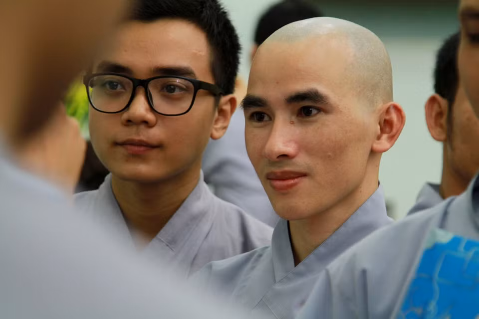 Vẻ đẹp của một tân tu sỹ. (Ảnh: Xuân Mai/Vietnam+)