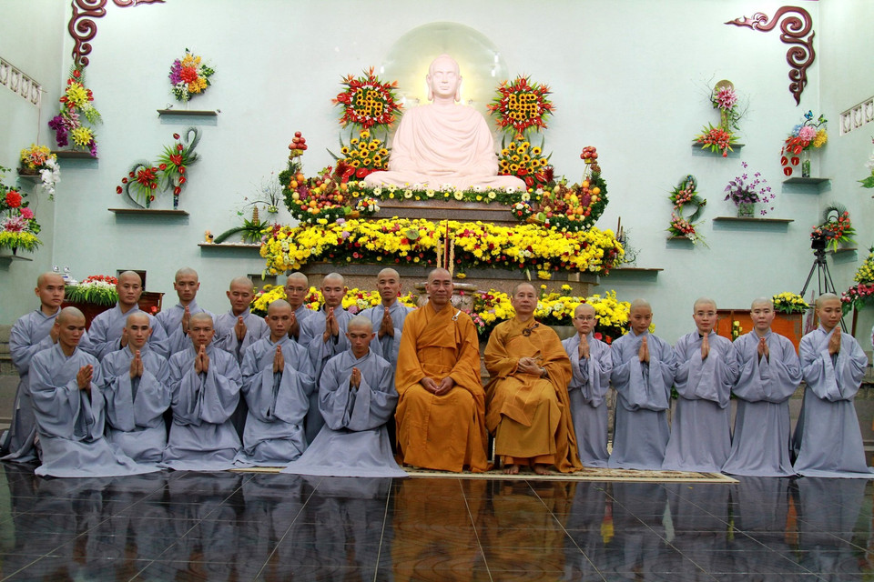 Thượng tọa Thích Chân Quang luôn trăn trở về việc làm sao cho Đạo Phật đến với giới trẻ nhiều hơn và đặc biệt làm sao có thế hệ trẻ xuất gia. (Ảnh: Xuân Mai/Vietnam+)