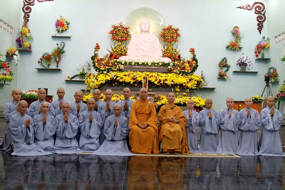 Thượng tọa Thích Chân Quang luôn trăn trở về việc làm sao cho Đạo Phật đến với giới trẻ nhiều hơn và đặc biệt làm sao có thế hệ trẻ xuất gia. (Ảnh: Xuân Mai/Vietnam+)