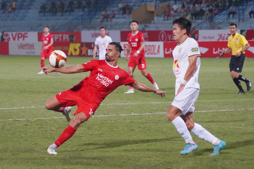 Với lợi thế sân nhà, các cầu thủ Viettel nhanh chóng kiểm soát trận đấu và làm chủ cuộc chơi. (Ảnh: Việt Anh/Vietnam+) 
