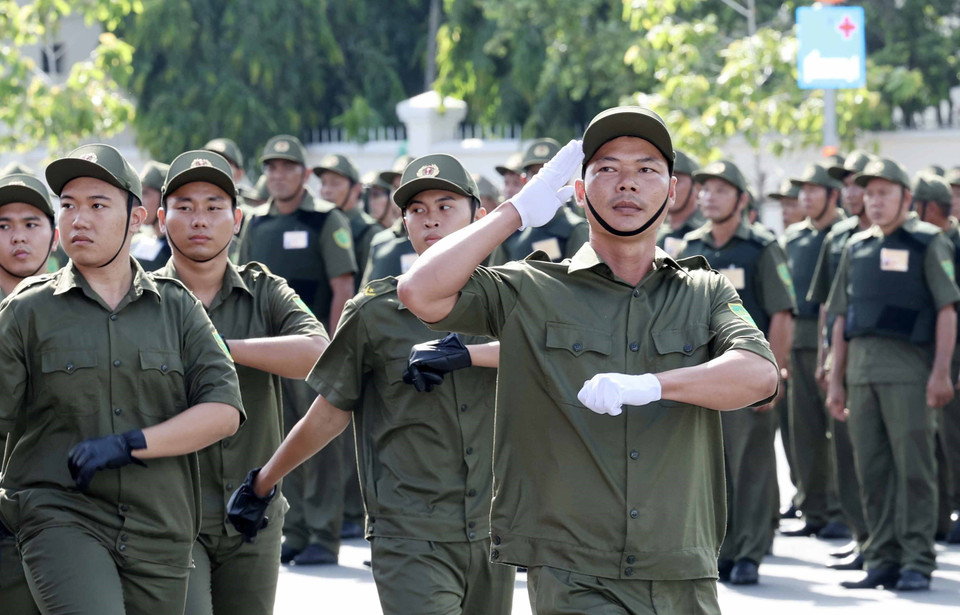 Lực lượng tham gia bảo vệ an ninh trật tự ở cơ sở của Thành phố Hồ Chí Minh tham gia diễu hành tại buổi lễ. (Ảnh: Nhan Sáng/TTXVN)