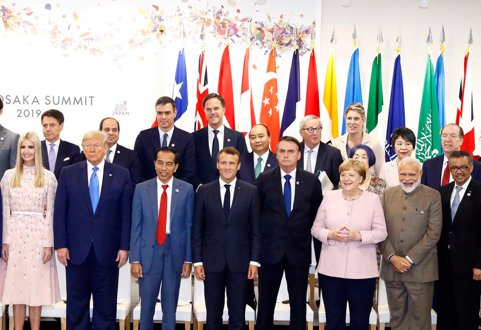 Thủ tướng Nguyễn Xuân Phúc và các đại biểu dự sự kiện. (Ảnh: Thống Nhất/TTXVN)