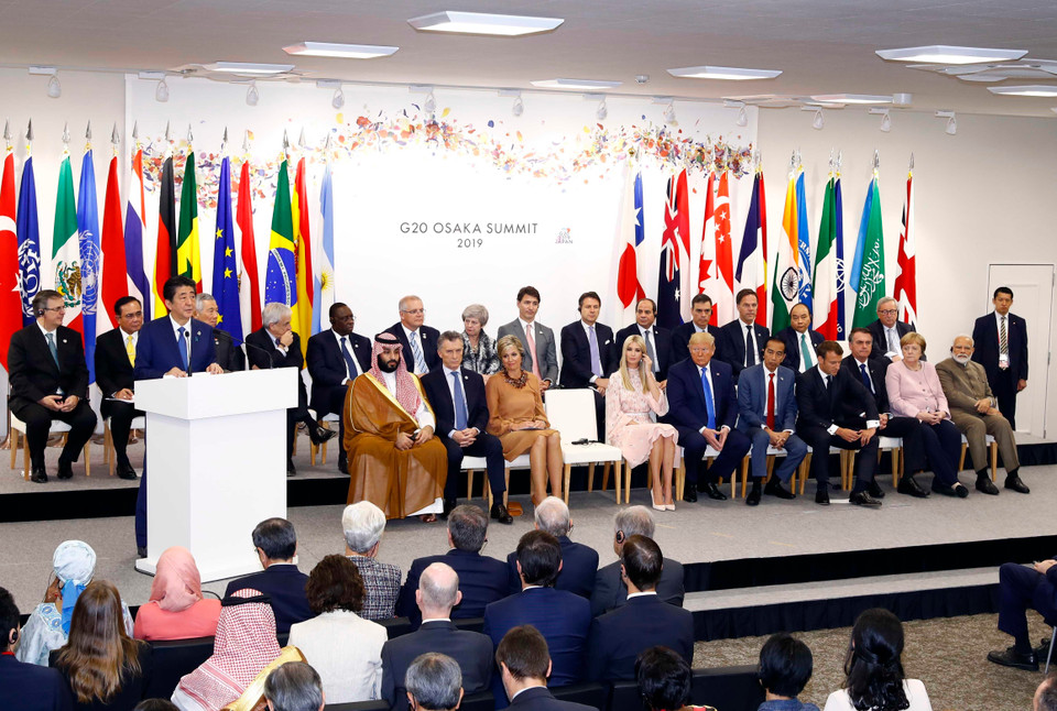 Thủ tướng Nguyễn Xuân Phúc và các đại biểu dự sự kiện. (Ảnh: Thống Nhất/TTXVN)