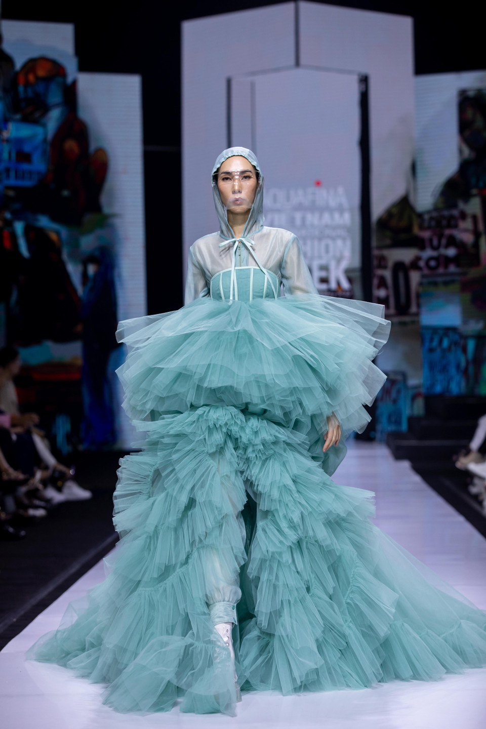 Thiết kế trong bộ sưu tập ‘Bình thường rồi… Làm mới thôi!’ (Ảnh: CTV/Vietnam+)