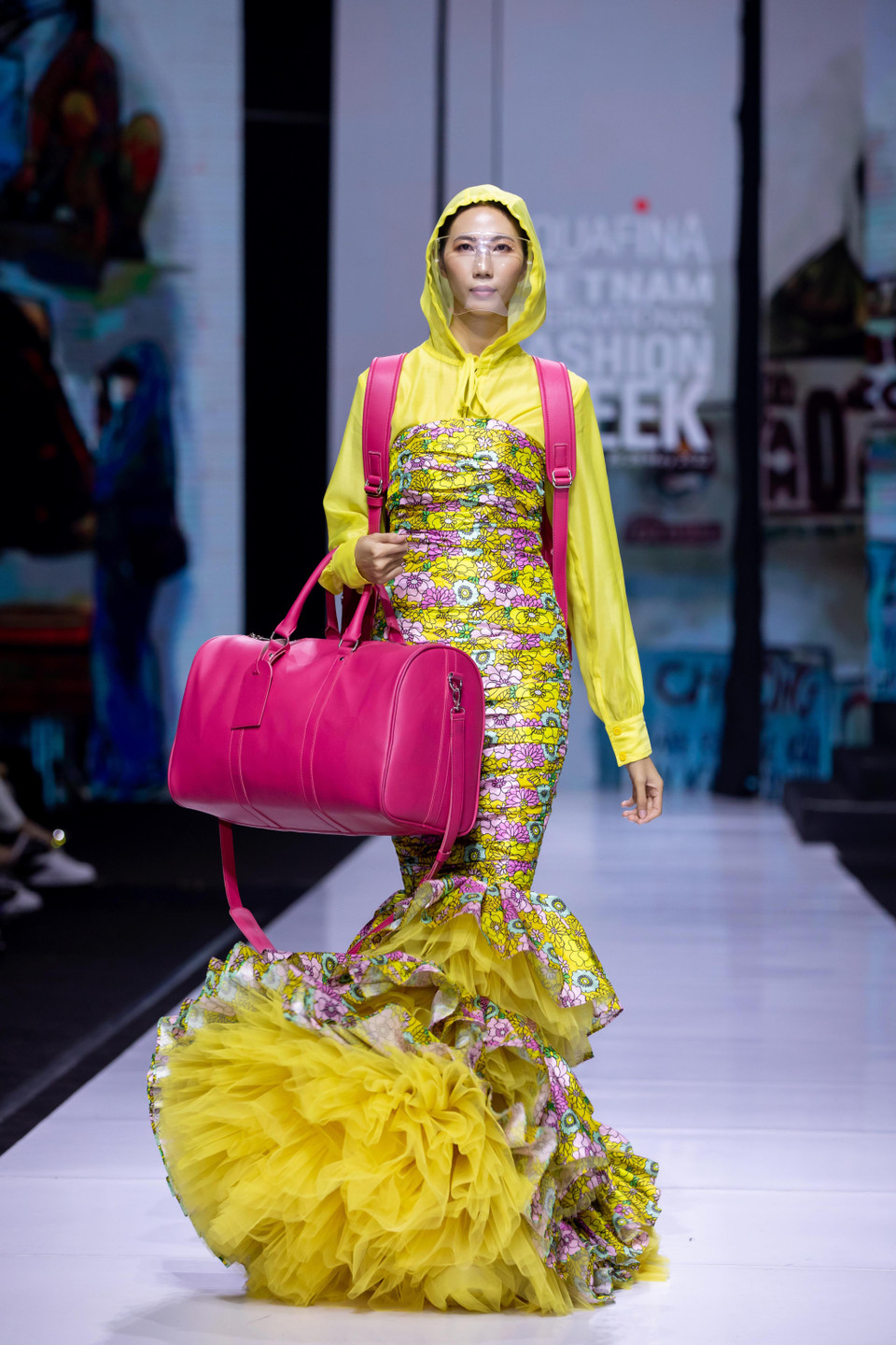 Thiết kế trong bộ sưu tập ‘Bình thường rồi… Làm mới thôi!’ (Ảnh: CTV/Vietnam+)