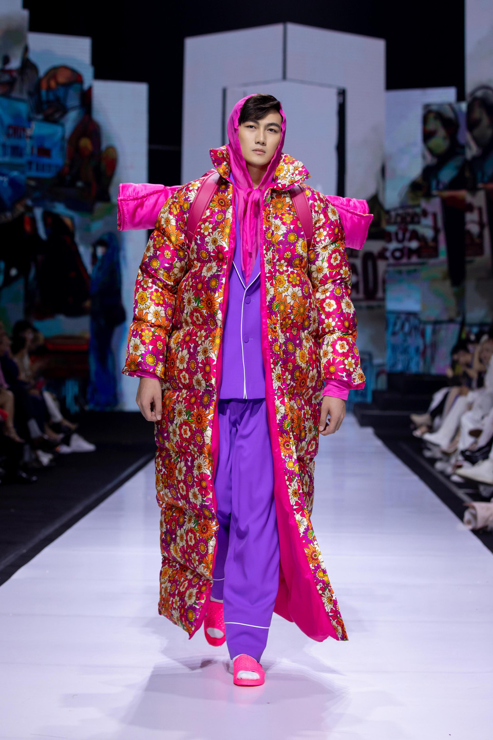 Thiết kế trong bộ sưu tập ‘Bình thường rồi… Làm mới thôi!’ (Ảnh: CTV/Vietnam+)