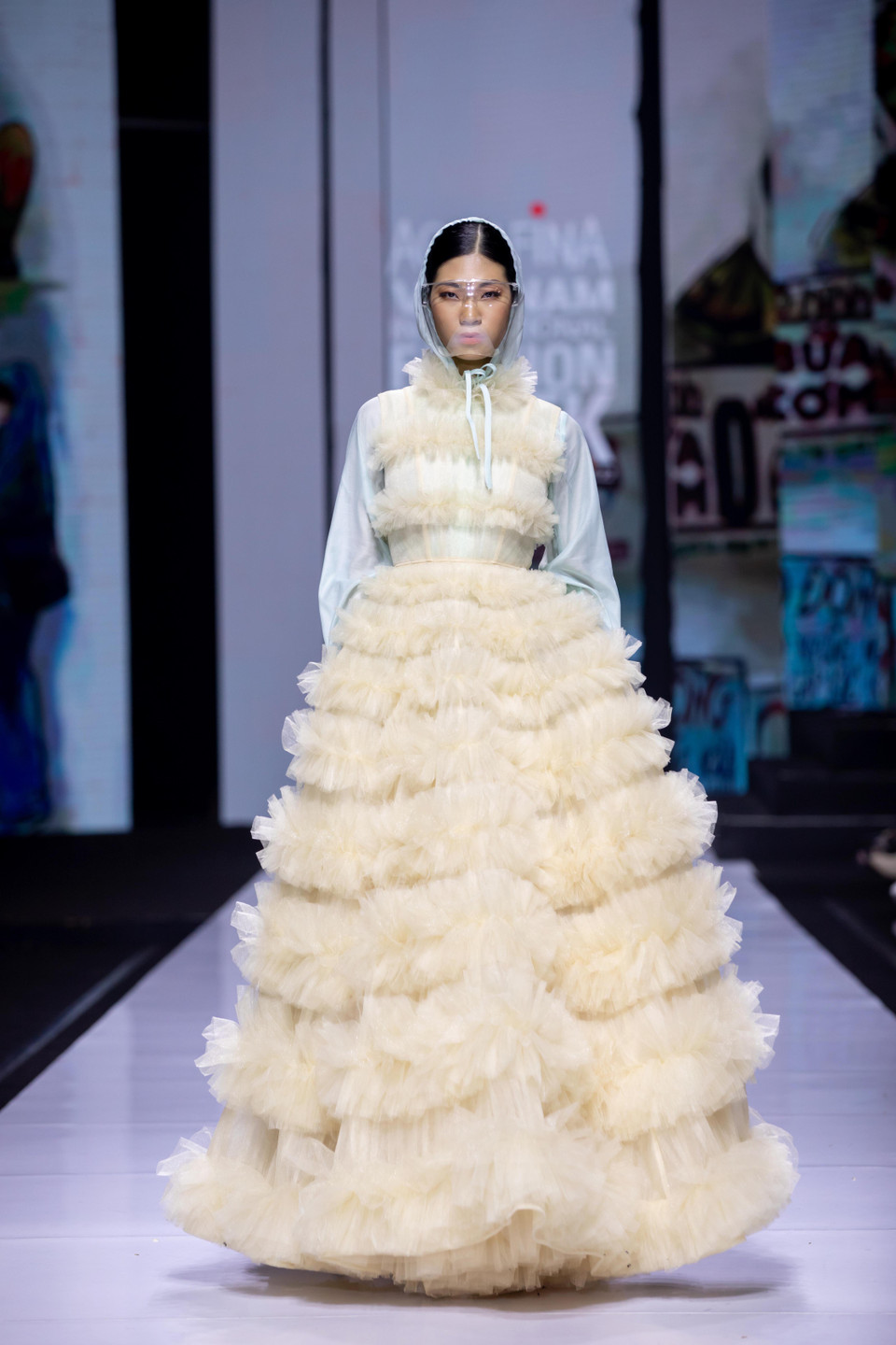 Thiết kế trong bộ sưu tập ‘Bình thường rồi… Làm mới thôi!’ (Ảnh: CTV/Vietnam+)