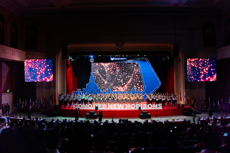 VinUni lấy chủ đề Chinh phục chân trời mới cho năm học 2023 – 2024 với gửi gắm nhiều dấu mốc quan trọng của nhà trường sẽ đến trong năm học này.(Nguồn: Vietnam+)