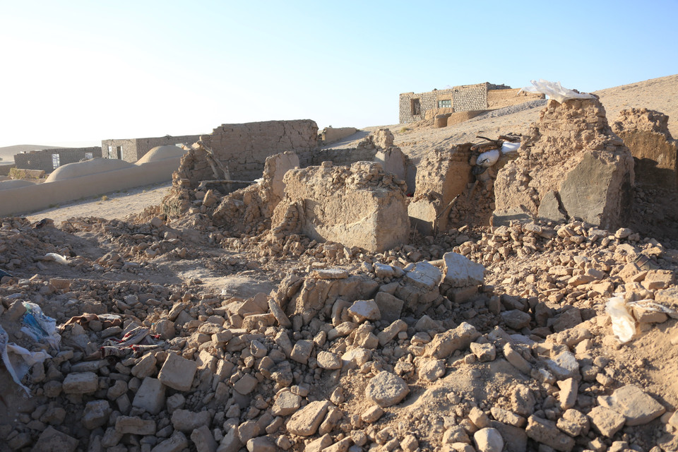 Trận động đất có độ lớn 6,3 đã làm rung chuyển miền Tây Afghanistan ngày 7/10/2023 và kèm theo một loạt dư chấn mạnh, khiến ít nhất 1.000 thiệt mạng và hơn 2.400 người bị thương. (Ảnh: AFP/TTXVN)