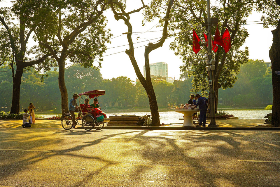 Chiều Thu bên hồ Hoàn Kiếm.(Ảnh: Khánh Hoà/TTXVN)