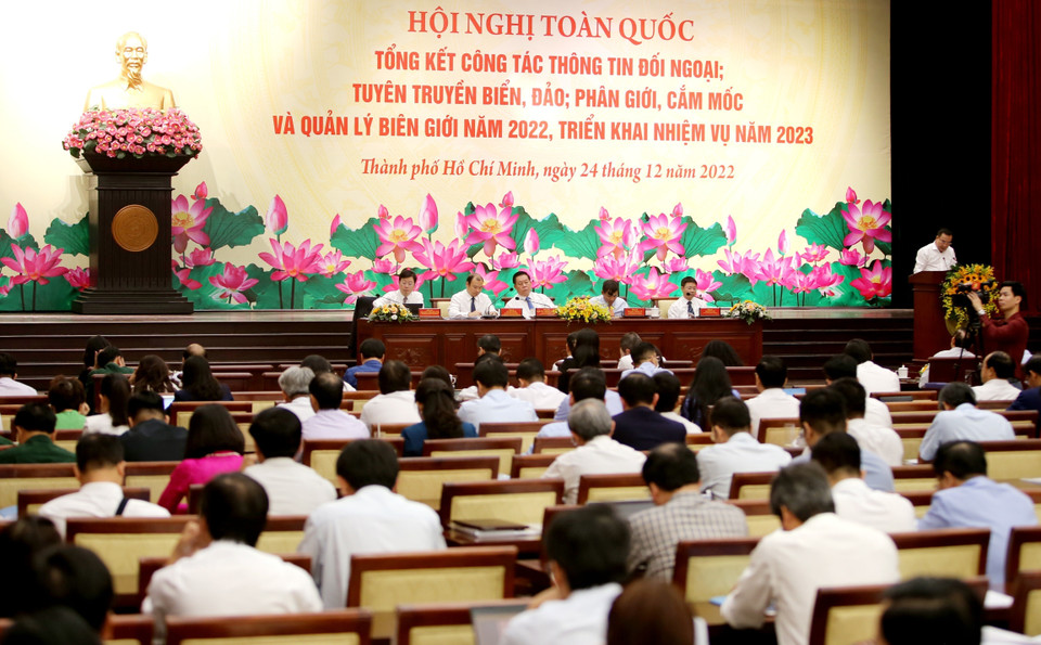 Ban Tuyên giáo Trung ương tổ chức Hội nghị toàn quốc tổng kết công tác thông tin đối ngoại, tuyên truyền biển, đảo, phân giới, cắm mốc và quản lý biên giới năm 2022; triển khai nhiệm vụ năm 2023. (Ảnh: Thành Chung/TTXVN)