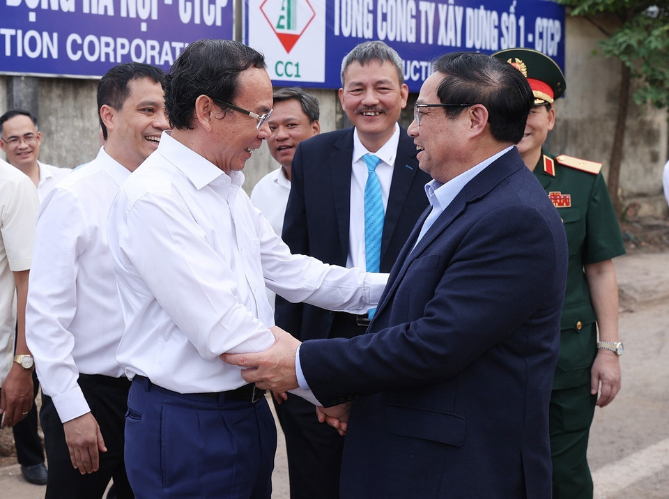 Thủ tướng Phạm Minh Chính và Bí thư Thành ủy Thành phố Hồ Chí Minh Nguyễn Văn Nên tại Lễ khởi công Dự án xây dựng nhà ga hành khách T3 Cảng hàng không quốc tế Tân Sơn Nhất. (Ảnh: Dương Giang/TTXVN)