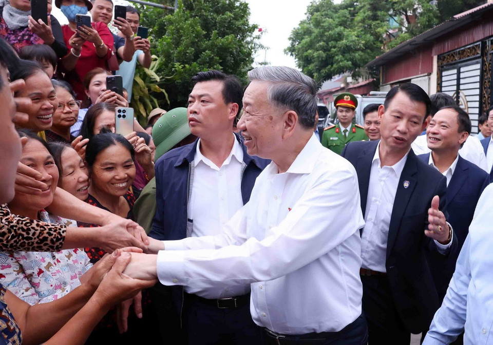 Tổng Bí thư Tô Lâm với người dân tỉnh Hưng Yên. (Ảnh: Phạm Kiên/TTXVN)