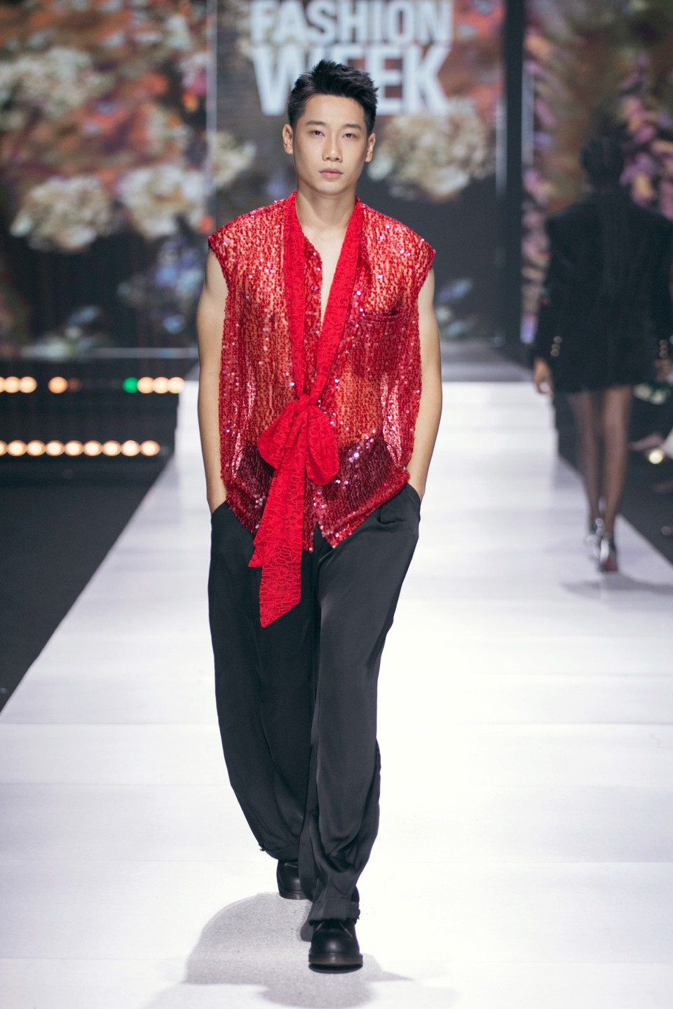 Một thiết kế trong bộ sưu tập “The Living Canvas.” (Ảnh: CTV/Vietnam+)