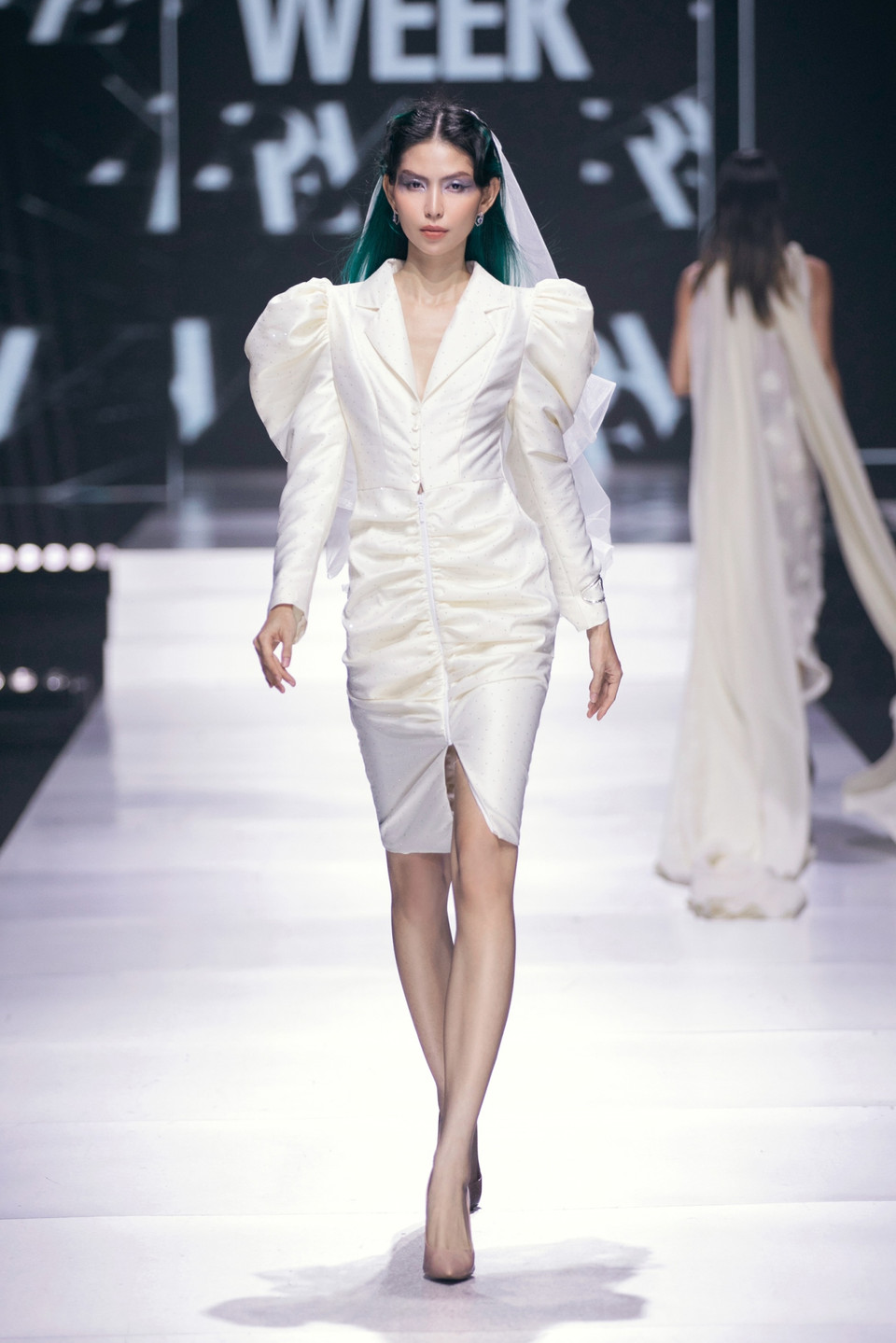 Một thiết kế trong bộ sưu tập “The Living Canvas.” (Ảnh: CTV/Vietnam+)