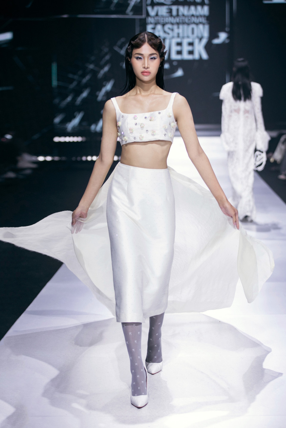 Một thiết kế trong bộ sưu tập “The Living Canvas.” (Ảnh: CTV/Vietnam+)