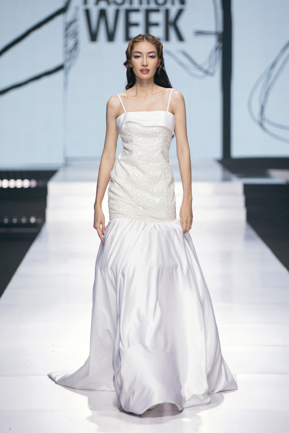 Thiết kế dành cho ngày cưới nhưng mang tính dụng cao trong bộ sưu tập. (Ảnh: CTV/Vietnam+)