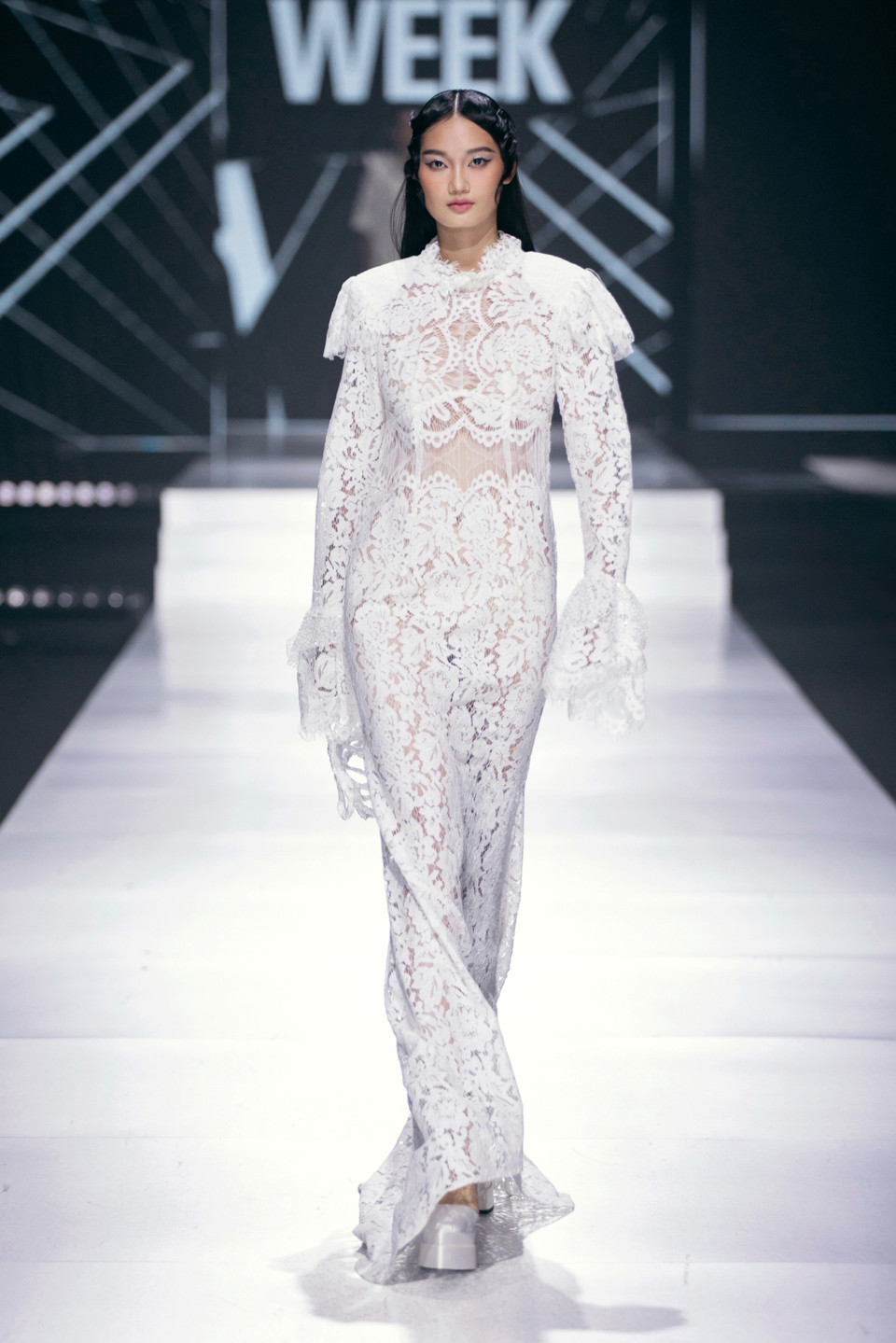 Một thiết kế trong bộ sưu tập “The Living Canvas.” (Ảnh: CTV/Vietnam+)