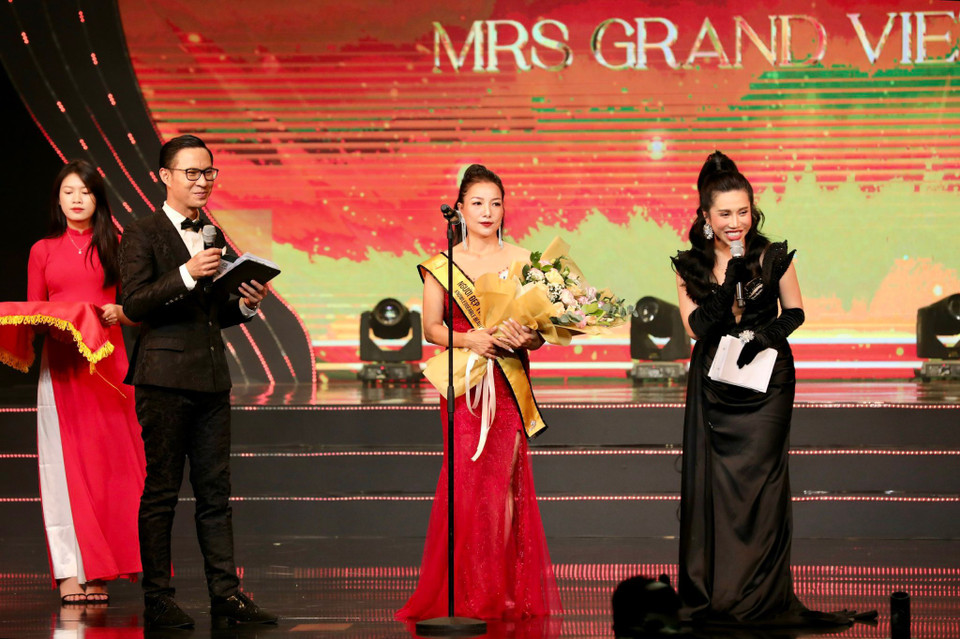 Cuộc thi diễn với mục đích truyền tải thông điệp phản đối chiến tranh, ủng hộ hòa bình và đấu tranh cho quyền lợi phụ nữ trên toàn thế giới, ngăn chặn bạo lực và bất bình đẳng giới trong xã hội hiện đại. (Ảnh: Mai Mai/Vietnam+)