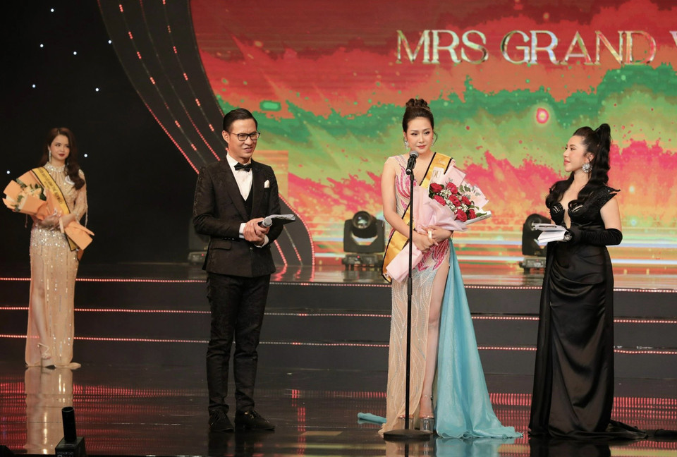 Các thí sinh trong phần thi ứng xử. (Ảnh: Mai Mai/Vietnam+)