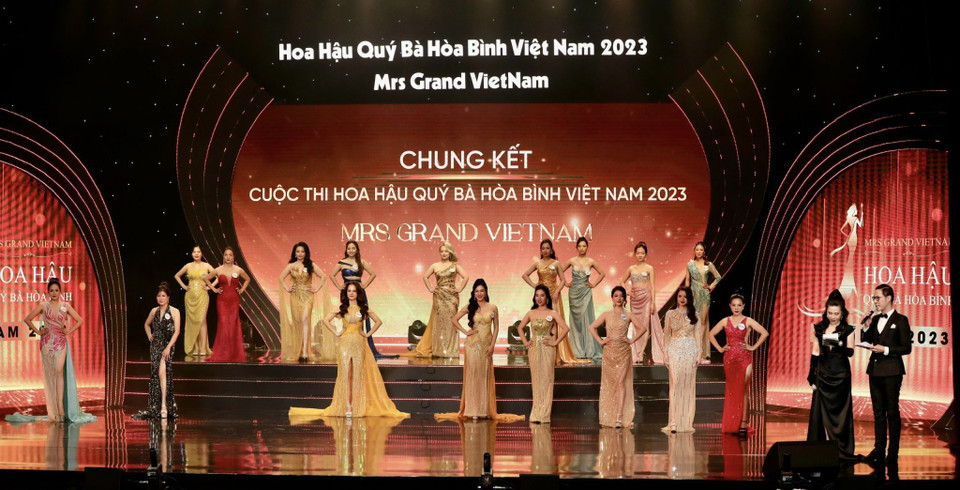 18 thí sinh 'quý bà' lọt vào đêm Chung kết cuộc thi. (Ảnh: Mai Mai/Vietnam+)