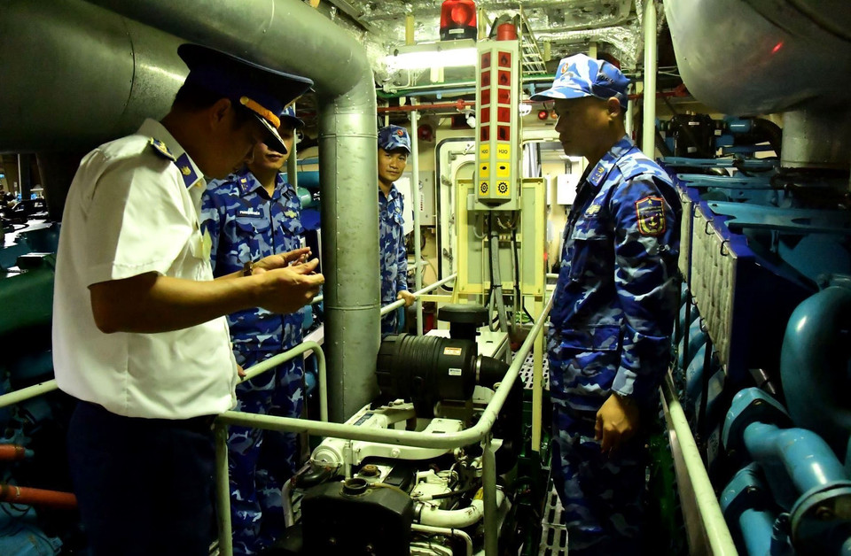 Chiến sỹ thực hiện các phần thi. (Ảnh: Trịnh Bang Nhiệm/TTXVN)