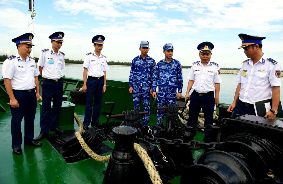 Chiến sỹ thực hiện các phần thi. (Ảnh: Trịnh Bang Nhiệm/TTXVN)