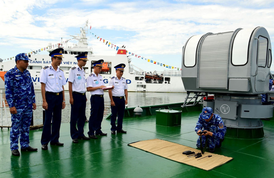 Chiến sỹ thực hiện các phần thi. (Ảnh: Trịnh Bang Nhiệm/TTXVN)