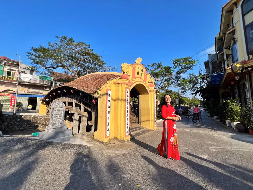 Cầu Ngói chùa Lương (Hải Hậu, tỉnh Nam Định) là một trong những cây cầu cổ nhất với tuổi đời 500 năm của vùng trấn Sơn Nam Hạ xưa, tức Nam Định nay. (Ảnh: Mai Mai/Vietnam+)
