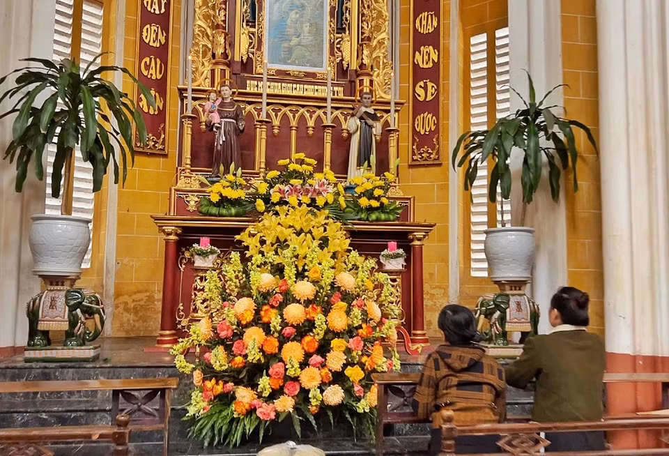 Là nơi người dân xứ đạo thường tìm đến mỗi ngày. (Ảnh: Mai Mai/Vietnam+)