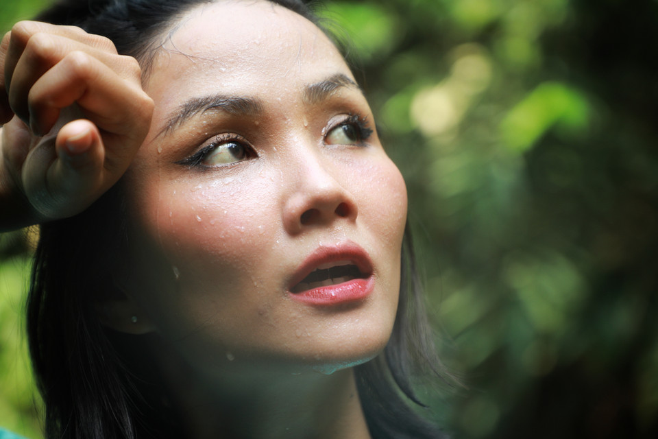 Trải nghiệm này tuy thú vị nhưng thực sự là một thử thách không hề đơn giản với Hoa hậu Ê Đê. (Ảnh: Hải An/Vietnam+)