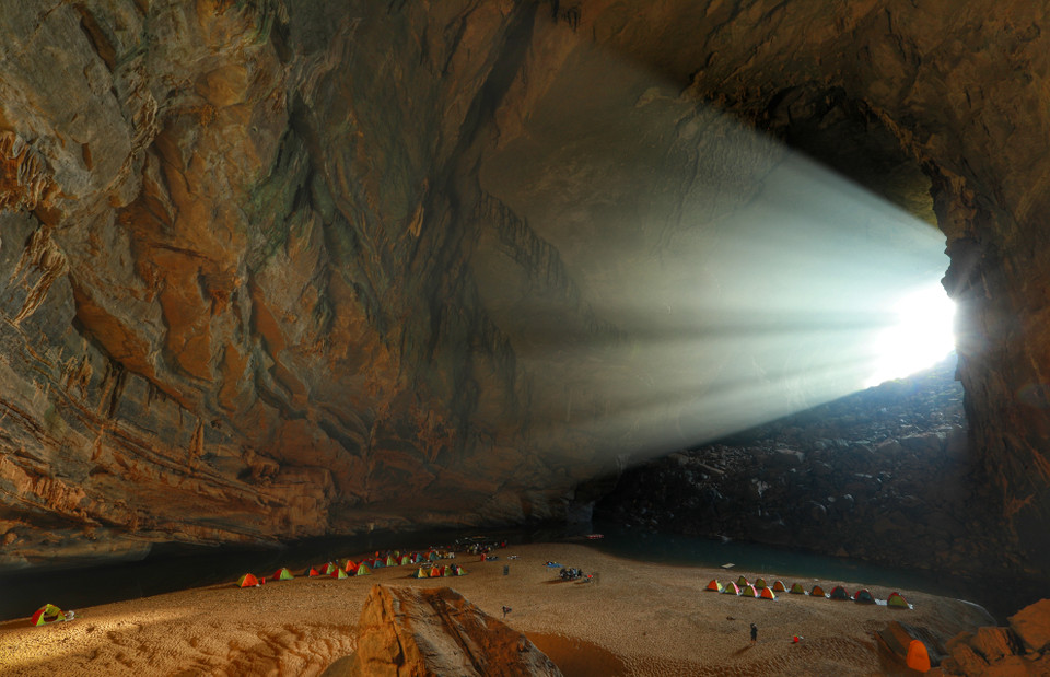 Khám phá Sơn Đoòng - Hang động lớn nhất thế giới ở Quảng Bình, là ước mơ cháy bỏng của H’Hen từ rất lâu. Và hôm nay, H’Hen muốn kể về hành trình đặc biệt 4 ngày 3 đêm mà cô ấy vừa thực hiện bằng hình ảnh. (Ảnh: Hải An/Vietnam+)