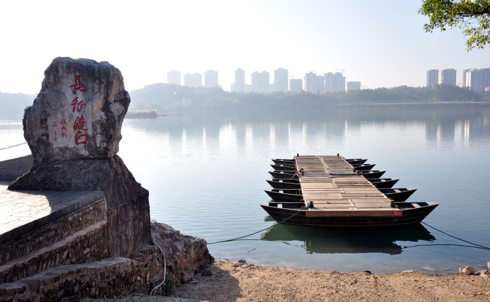  Di chỉ lần vượt sông đầu tiên ở huyện Vu Đô, thành phố Cán Châu, tỉnh Giang Tây, nơi khởi đầu cuộc trường chinh của Hồng quân Trung Quốc. (Ảnh: Vĩnh Hà/TTXVN)