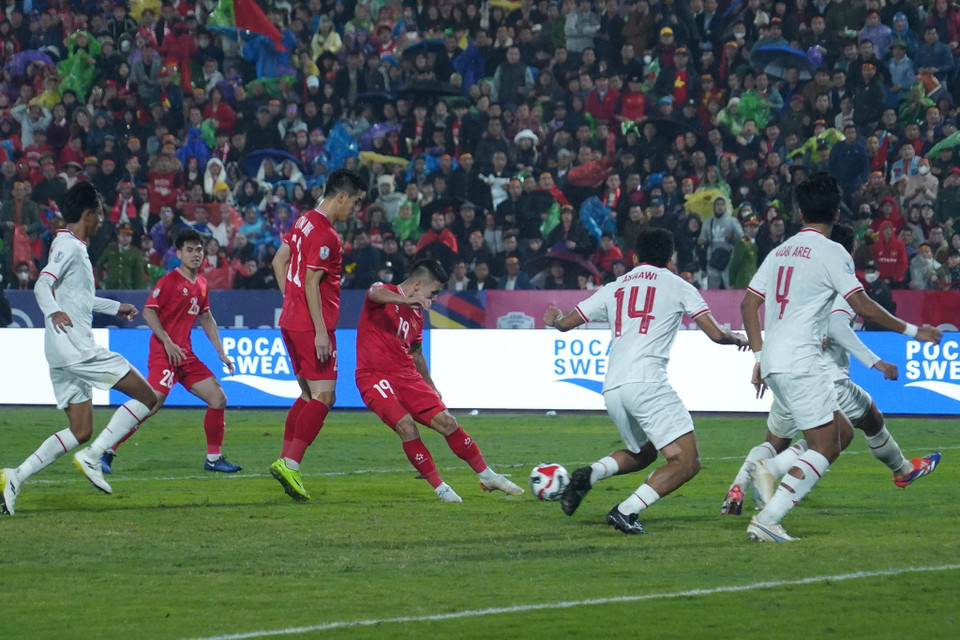 Phải đến phút thứ 77, Quang Hải mới mang lại niềm vui cho người hâm mộ với pha dứt điểm đẳng cấp tung lưới Indonesia. (Ảnh: Việt Anh/Vietnam+)